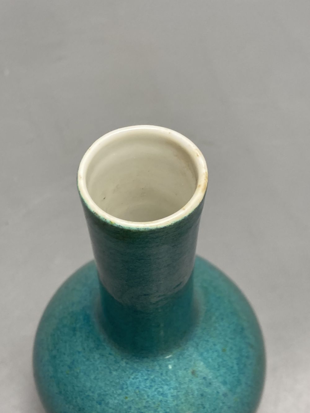 A Chinese turquoise glazed vase, height 16cm